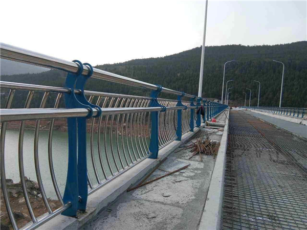 徐汇不锈钢桥梁护栏的特点及其在桥梁安全中的重要作用