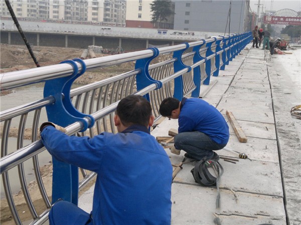 徐汇不锈钢桥梁护栏除锈维护的重要性及其方法